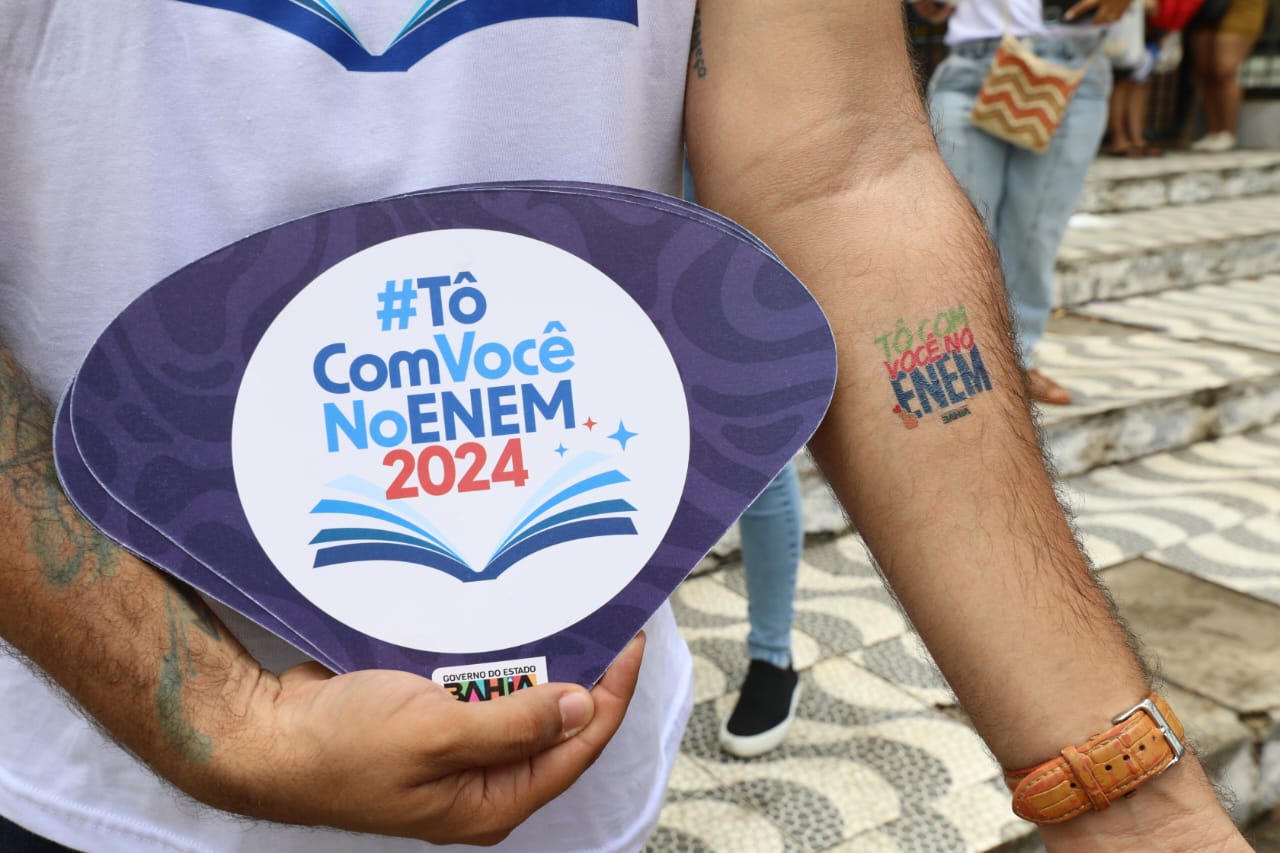 Ônibus gratuitos levam estudantes do interior da Bahia para o Enem 2024