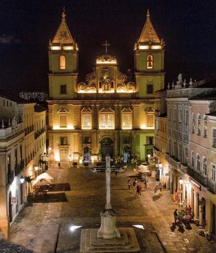 Veja como era e como ficou 'igreja de ouro' após desabamento