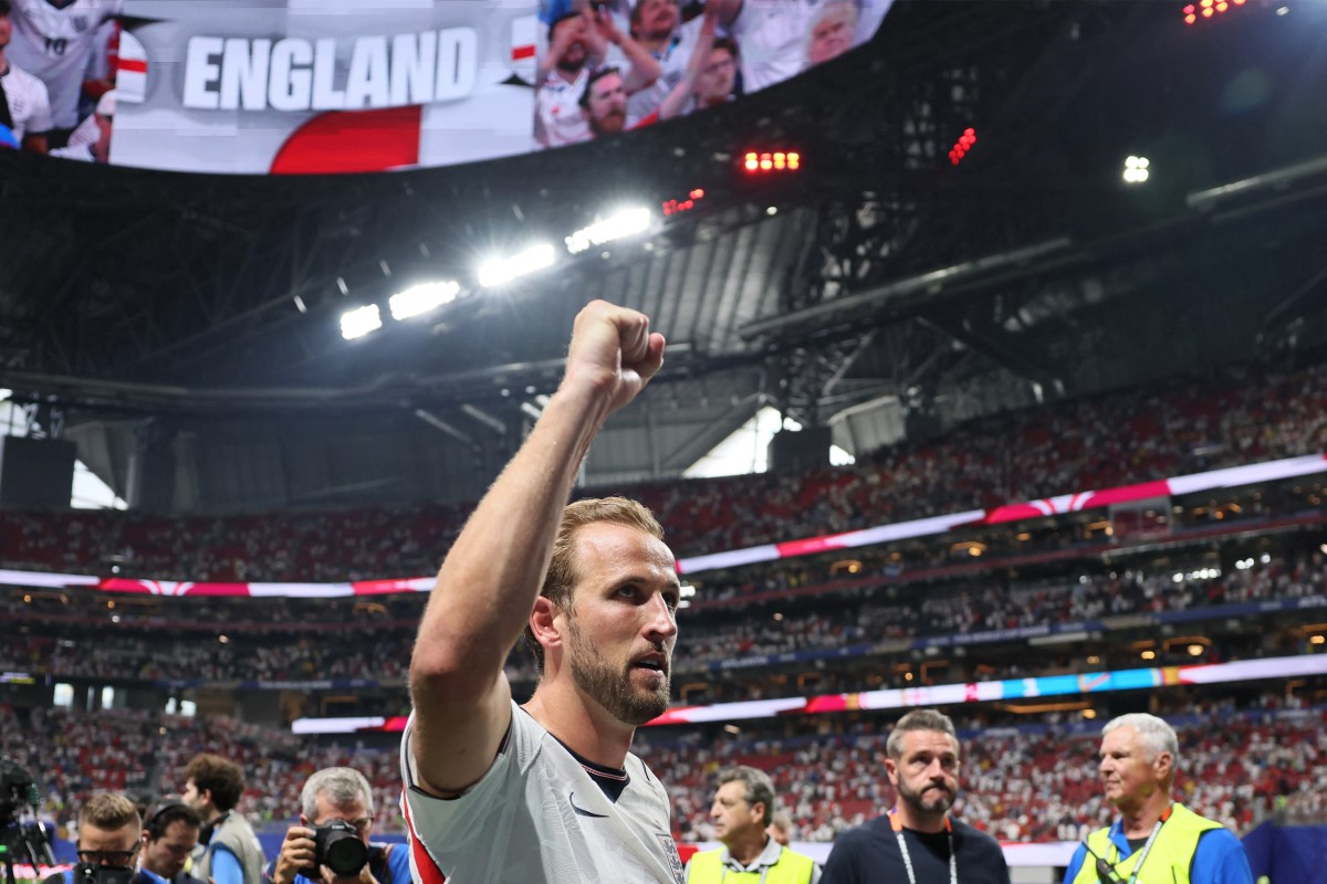 O atacante da Inglaterra, Harry Kane (nº 9), comemora após vencer a partida da fase de 32 da Copa do Mundo de 2026 entre Inglaterra e República Democrática do Congo, no Atlanta Stadium, em Atlanta, em 1º de julho de 2026.
