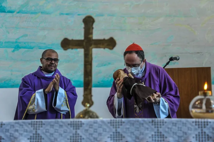 Santuário de Santa Dulce celebra missa de Natal; veja fotos