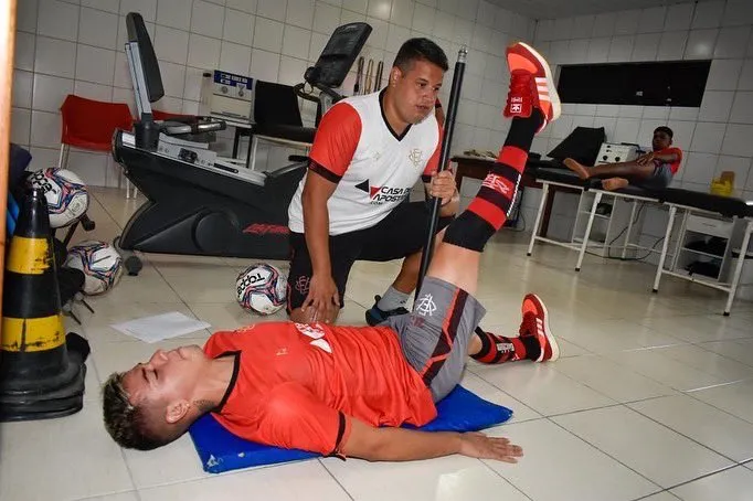 Como praxe, os jogadores iniciaram bateria de exames e testes físicos