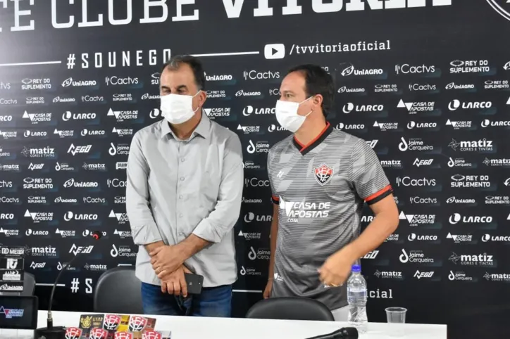 O técnico Dado Cavalcanti foi apresentado oficialmente no Barradão