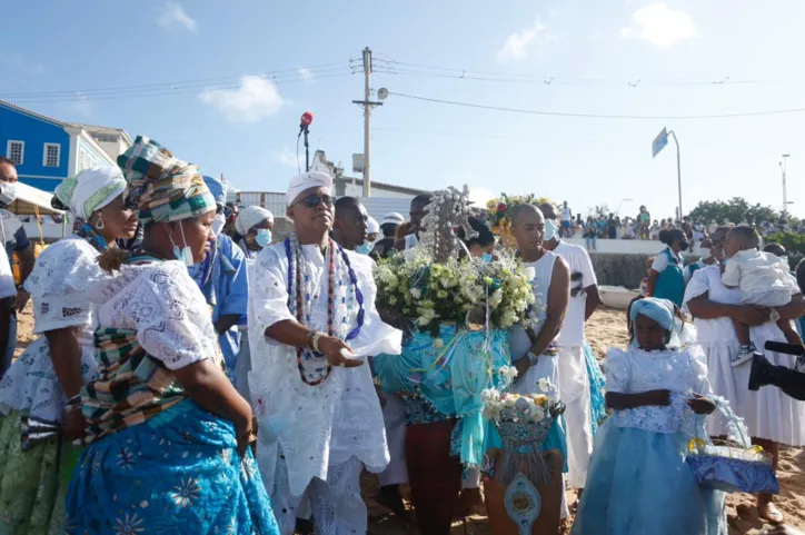 Presentes para Iemanjá são entregues em dia "sem festa"