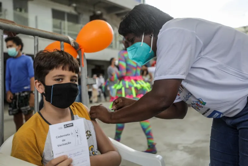 Confira imagens da vacinação na Apae e na Arena Fonte Nova em Salvador
