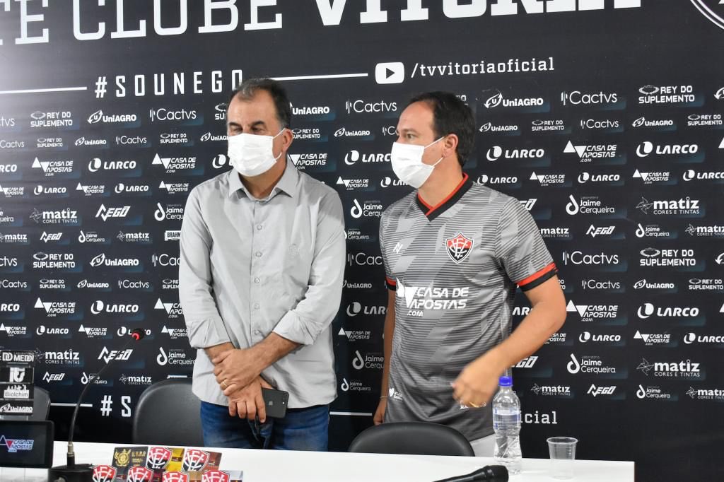 O técnico Dado Cavalcanti foi apresentado oficialmente no Barradão