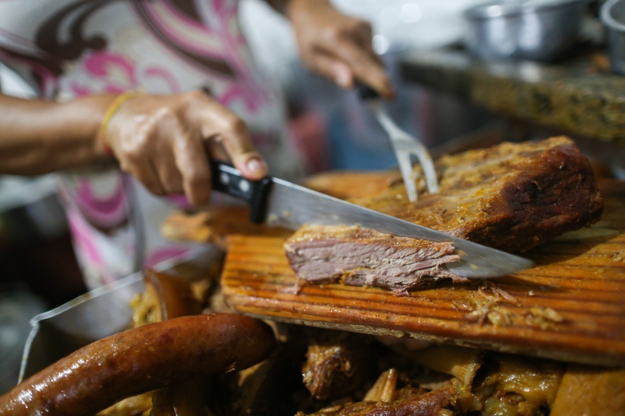 A feijoada "desde cedo ganhou o privilégio entre as camadas mais populares" , diz Vilson Caetano