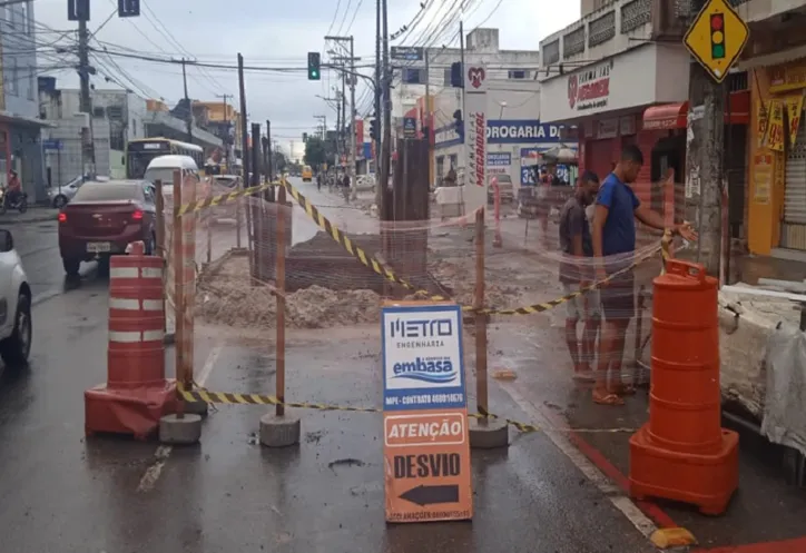 Cratera foi aberta no Caminho de Areia e parte da via foi interditada por vários dias