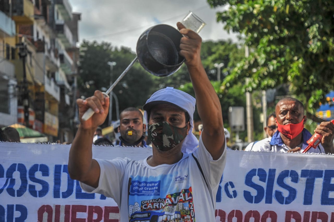 Categoria saiu em protesto pela região do Centro