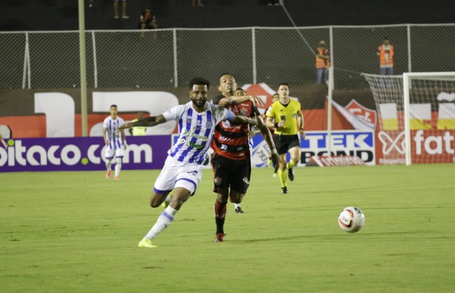 Vitória vence Confiança no Barradão e fica fora do Z4 da Série C