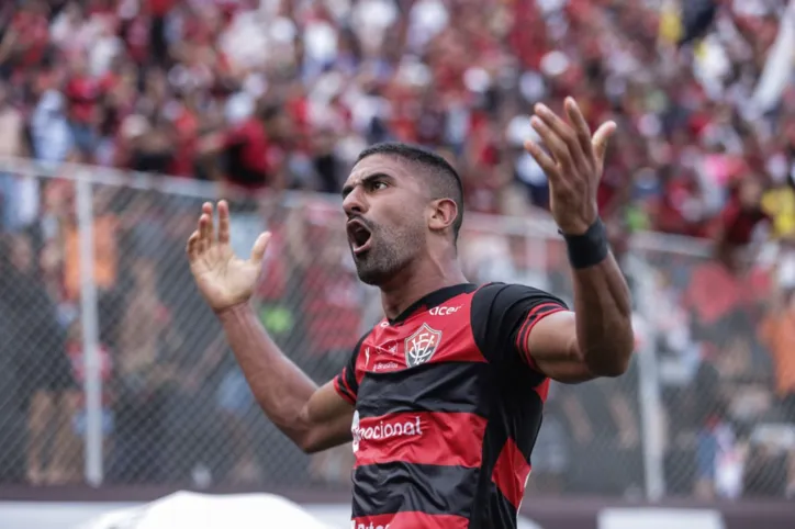 Vitória vence o Figueirense no Barradão e fica mais perto da Série B