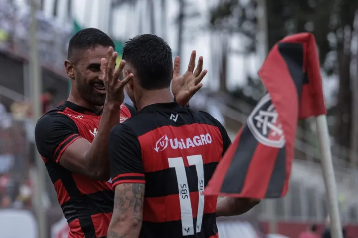 Vitória vence o Figueirense no Barradão e fica mais perto da Série B