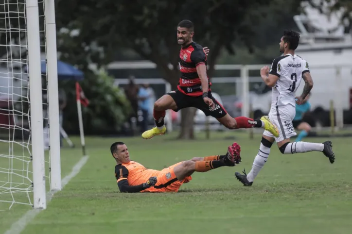 Vitória vence o Figueirense no Barradão e fica mais perto da Série B
