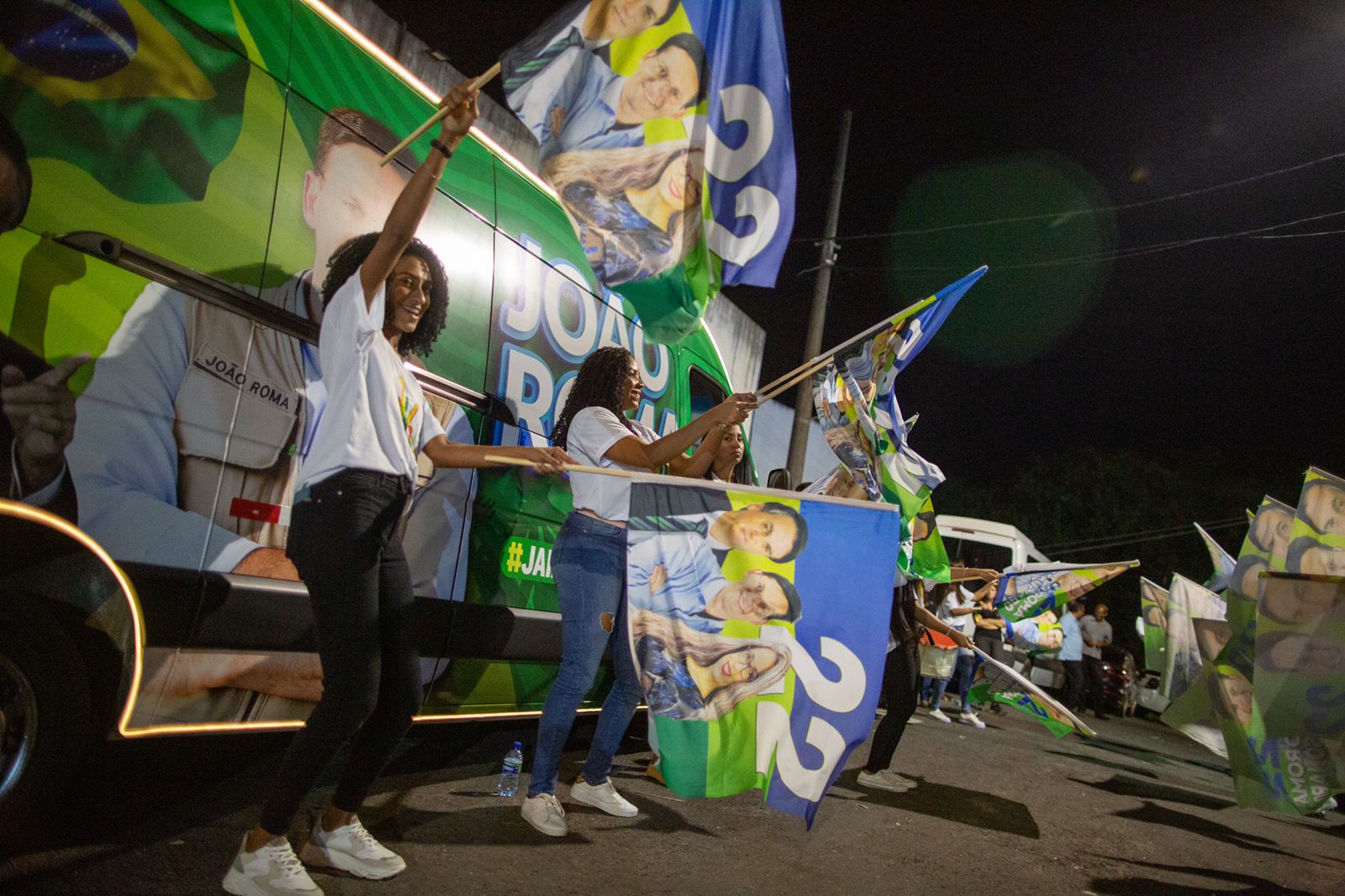 Clima de festa na espera dos candidatos para primeiro debate