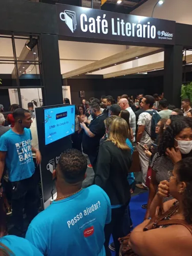 Falta de espaço na Bienal do Livro revolta público: "sem planejamento"