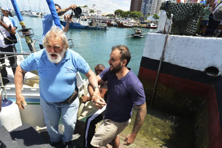 Chegada do velejador Aleixo Belov a Salvador neste sábado, 12