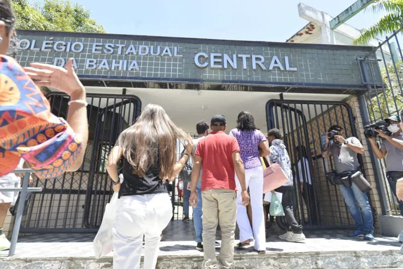 Segundo dia de Enem tem menor movimento de candidatos em Salvador