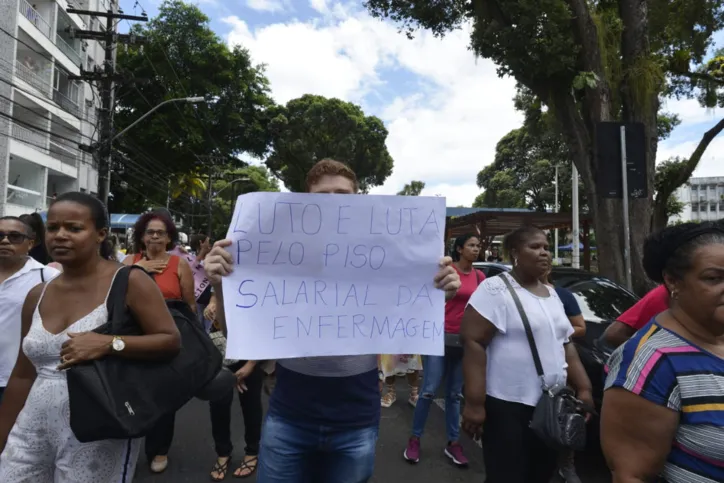 Profissionais de enfermagem fazem manifestação em Nazaré