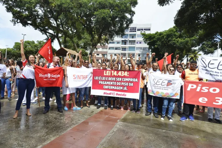 Profissionais de enfermagem fazem manifestação em Nazaré