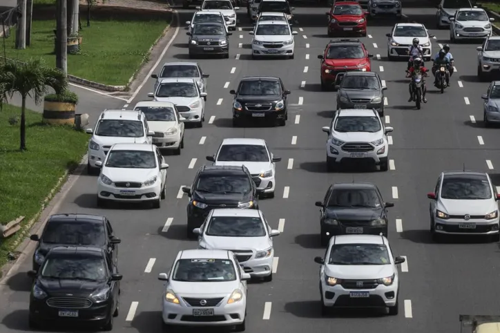 Motoristas de aplicativos paralisam atividades por 24h nesta segunda