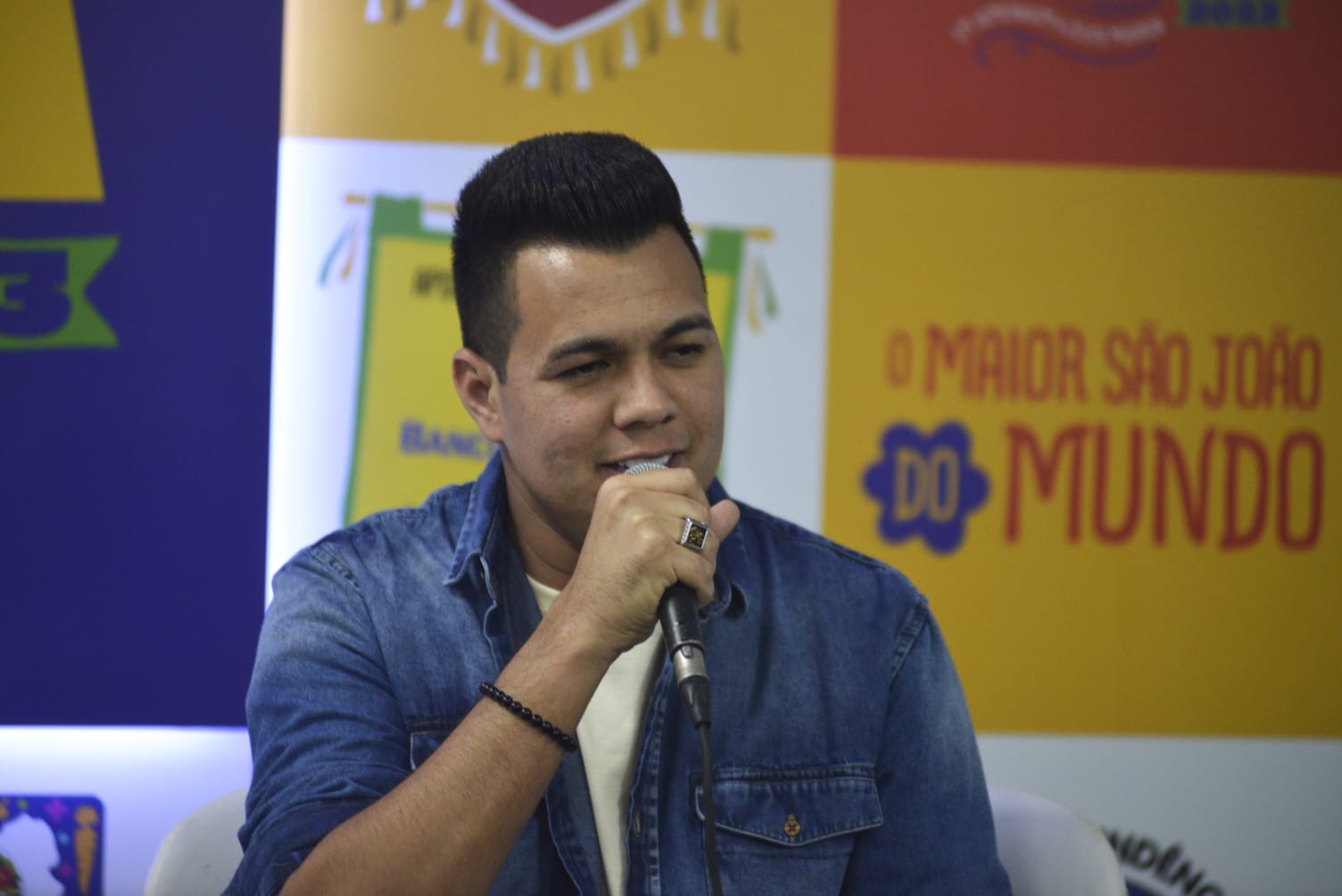 Vitor ainda pontuou sobre a felicidade de tocar para o público de Salvador, que ele disse adorar