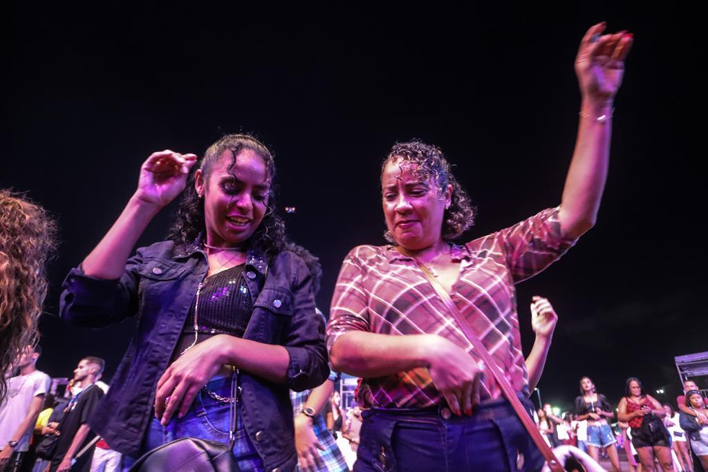 Festa começou animada no Parque de Exposições
