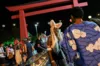 Sanfoneiro agita público no Bon Odori com mistura de anime e forró