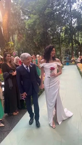 Caco Barcelos e a promotora Carla Tilley se casam em São Paulo