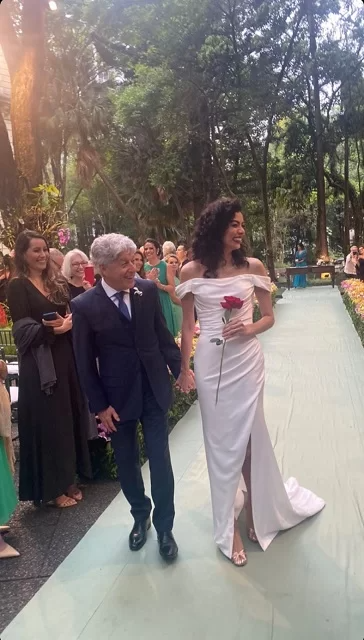 Caco Barcelos e a promotora Carla Tilley se casam em São Paulo