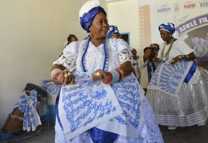 Afoxé Filhas de Gandhy anuncia tema do Carnaval e apresenta traje