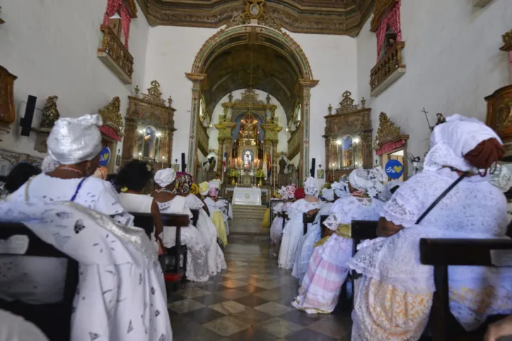 Baianas de acarajé celebram seu dia com missa especial no Pelourinho