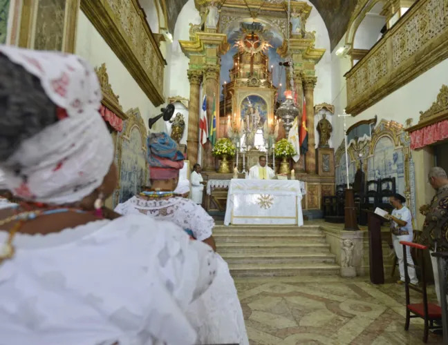 Baianas de acarajé celebram seu dia com missa especial no Pelourinho