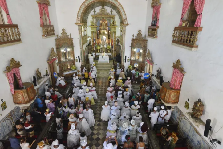 Baianas de acarajé celebram seu dia com missa especial no Pelourinho