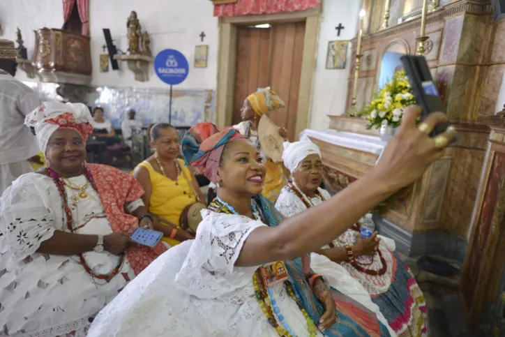 Baianas de acarajé celebram seu dia com missa especial no Pelourinho