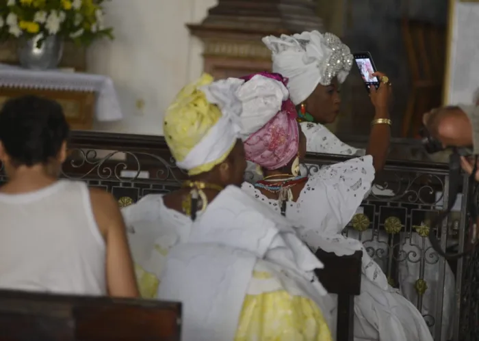 Baianas de acarajé celebram seu dia com missa especial no Pelourinho