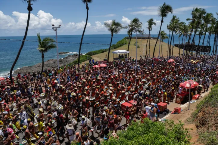 Confira fotos de Carlinhos Brown no Arrastão do Carnaval