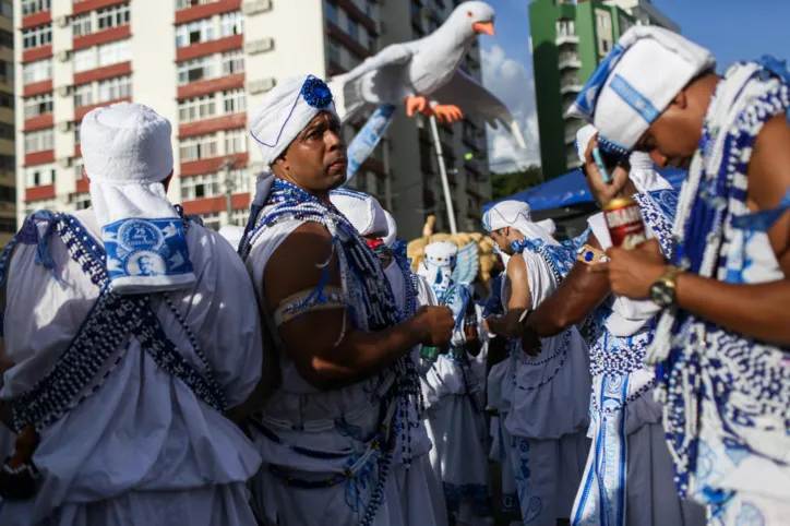 Confira fotos do desfile dos Filhos de Gandhy desta segunda-feira