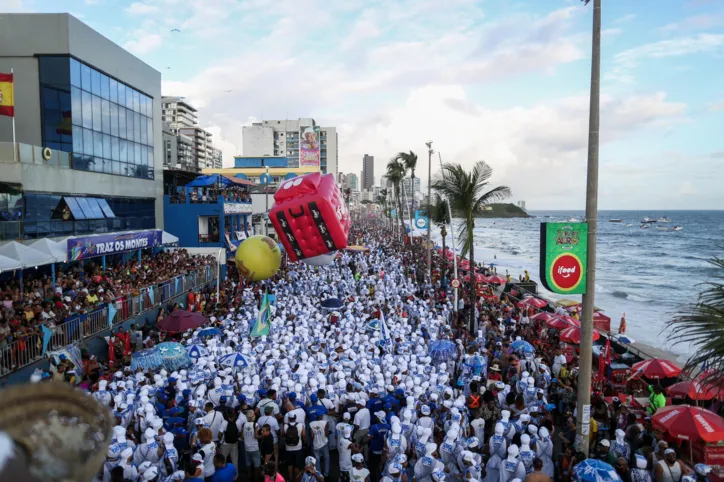 Confira fotos do desfile dos Filhos de Gandhy desta segunda-feira