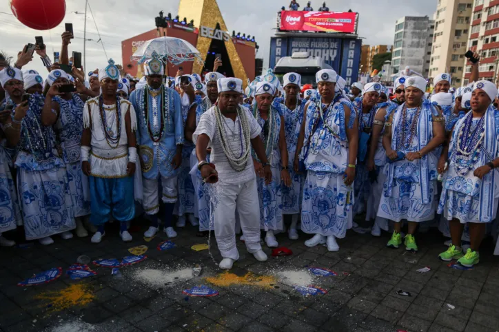 Confira fotos do desfile dos Filhos de Gandhy desta segunda-feira