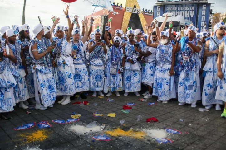 Confira fotos do desfile dos Filhos de Gandhy desta segunda-feira