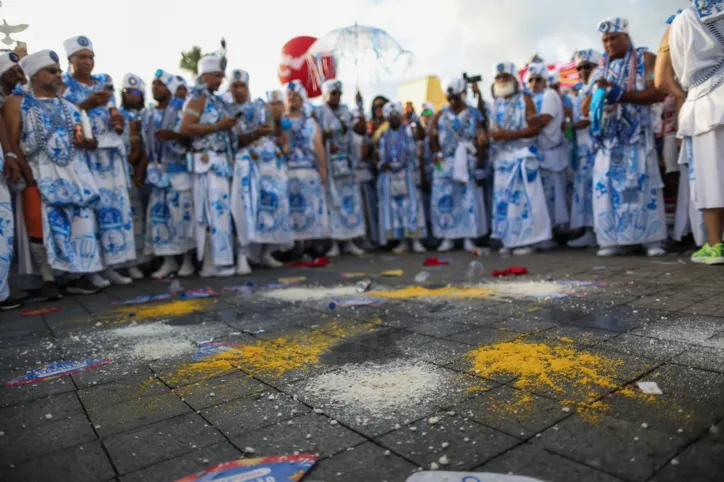 Confira fotos do desfile dos Filhos de Gandhy desta segunda-feira