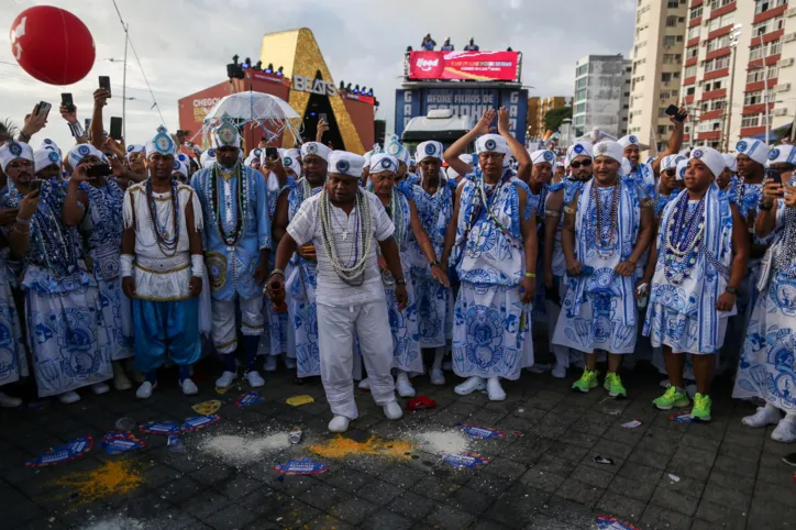 Confira fotos do desfile dos Filhos de Gandhy desta segunda-feira