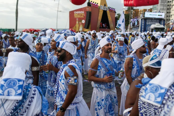 Confira fotos do desfile dos Filhos de Gandhy desta segunda-feira