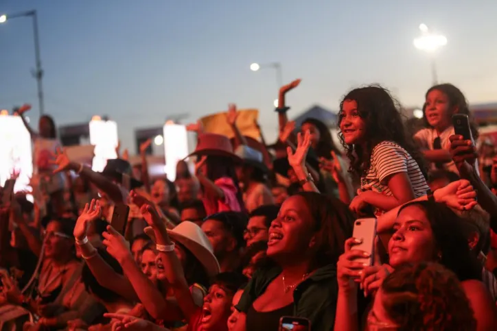 Fotos: Ana Castela e João Gomes agitam fãs na Arena Daniela Mercury