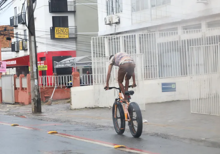 Fotos: Confira imagens dos transtornos causados pela chuva em Salvador