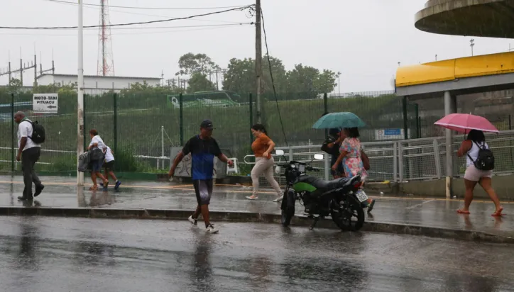 Fotos: Confira imagens dos transtornos causados pela chuva em Salvador