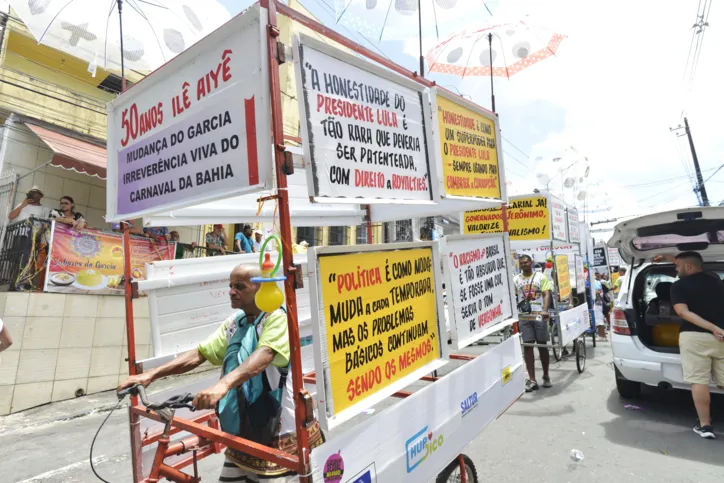 Fotos: Mudança do Garcia desfila  no circuito Osmar