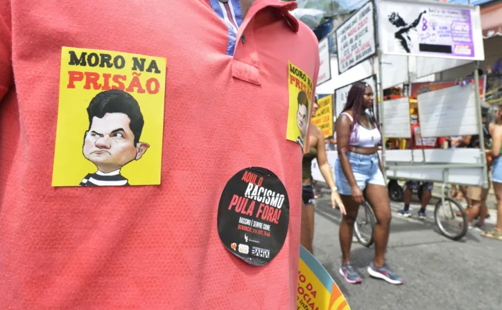 Fotos: Mudança do Garcia desfila  no circuito Osmar