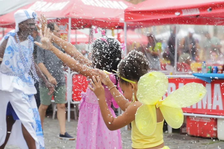 Fotos: confira as imagens do domingo de carnaval em Salvador