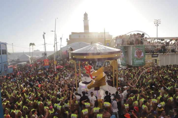 Cláudia Leitte levou beleza ao Circuito Dodô