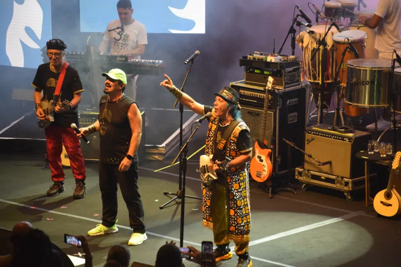 Irmãos Macêdo reúnem fãs e artistas na Concha em festa pelos 50 anos